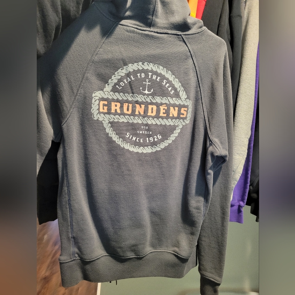 Womens grundens sweatshirt